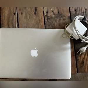 ***SOLD**2015 Retina MacBook Pro 16gb ram 2.8 ghz quad core processor.